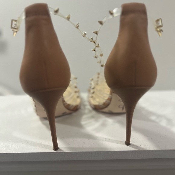 Jessica Simpson Westah Stuuded Pump EUC Size 8 - Picture 3 of 4